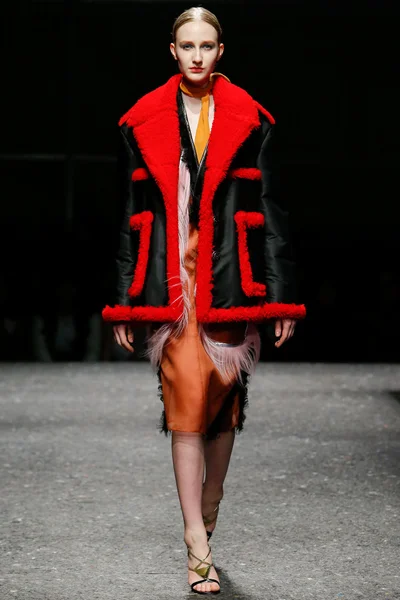 Look 49